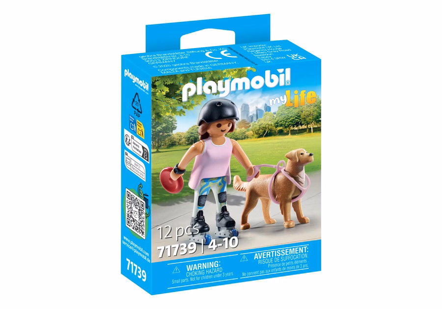 Patinador con perro cobrador